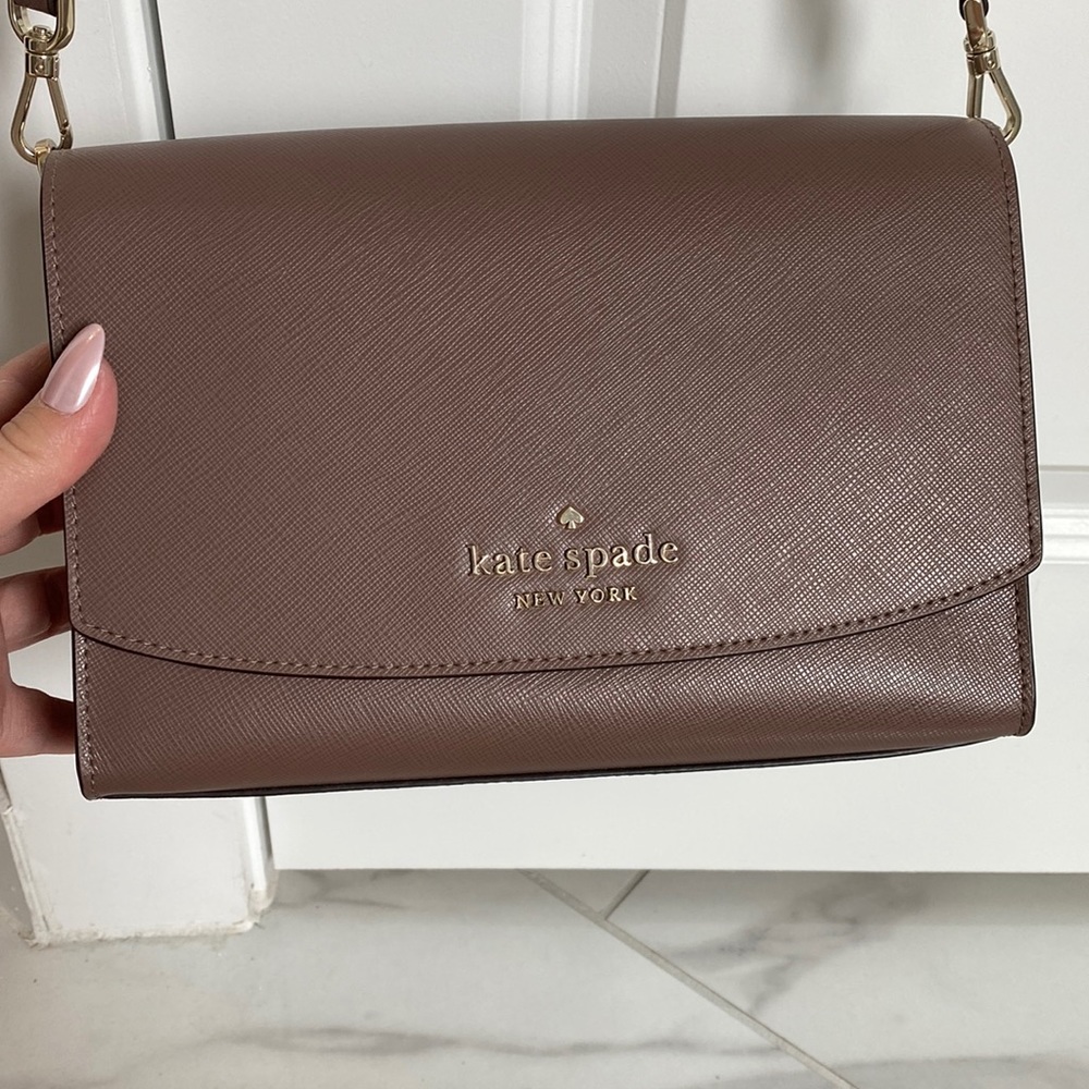 Kate Spade crossbody with removable and adjustable should strap.